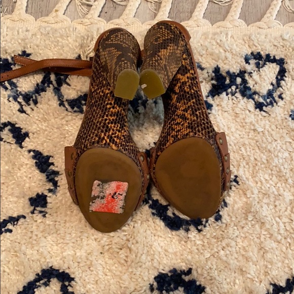 7 for all mankind brown snakeprint heels - Picture 5 of 5